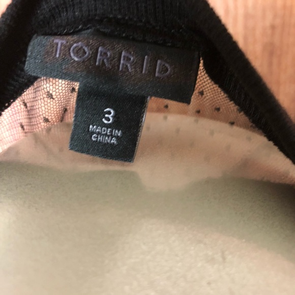 Torrid size 3 top with sheer sleeves floral - Picture 5 of 5
